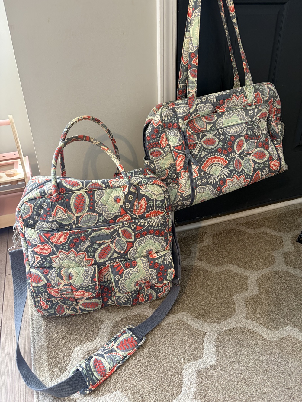 Vera Bradley Nomadic Floral Women's Large Weekender Duffle Bag 2 Piece Set Gray